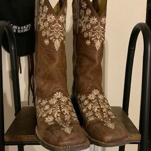 Cavendars women’s cowboy boots